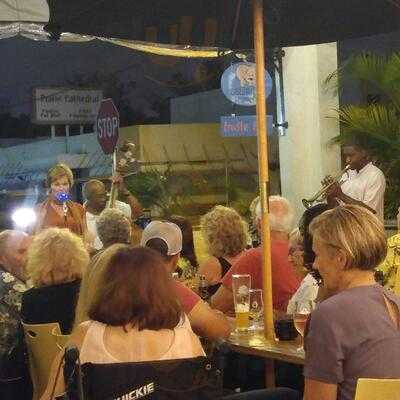 Independent Bar And Cafe