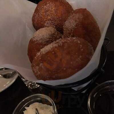 Abby Lane Food & Spirits