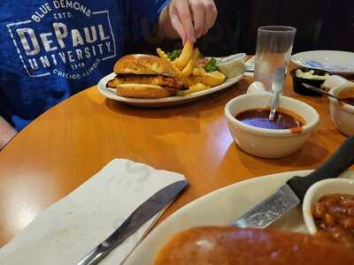 Twin Anchors Restaurant & Tavern