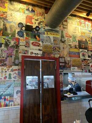 Doggi's Arepa Bar - Coral Way