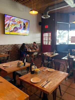 Doggi's Arepa Bar - Coral Way