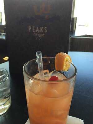 Peaks Lounge
