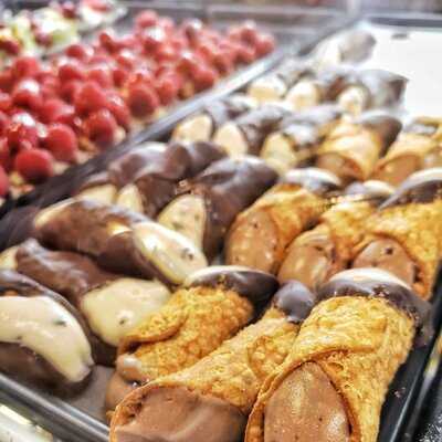 F. Monteleone Bakery