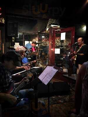 Starving Artist Cafe & Gallery