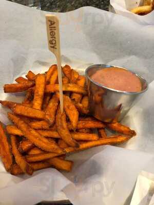 Stripburger & Chicken