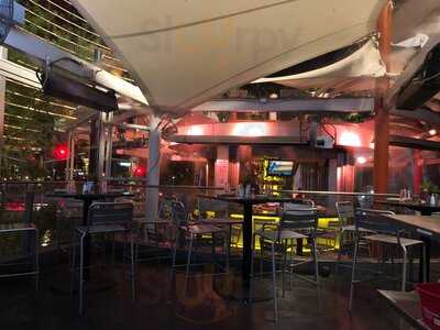 Stripburger & Chicken