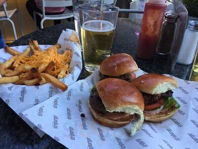 Stripburger & Chicken