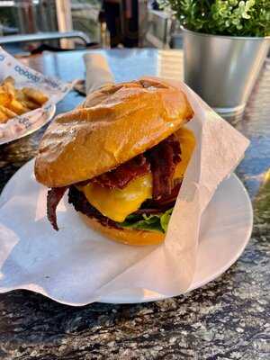 Stripburger & Chicken