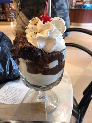 Disney Studio Store & Ghirardelli Soda Fountain