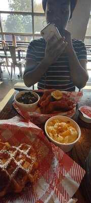 Hattie B's Hot Chicken