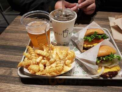 Shake Shack West Hollywood - Santa Monica & La Cienega