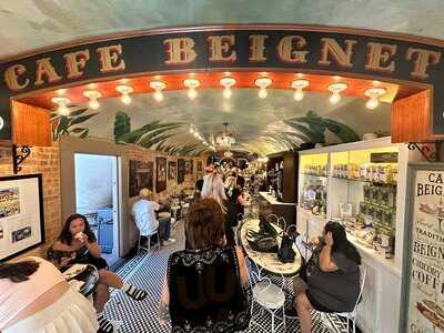 Cafe Beignet, Royal Street