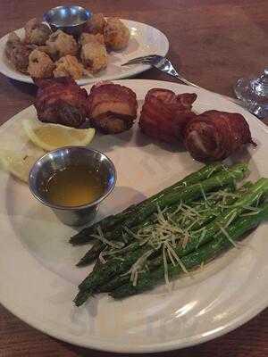 Pelican's Restaurant And Bar