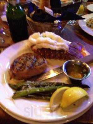 Pelican's Restaurant And Bar