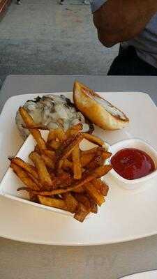 Picnikins Patio Cafe