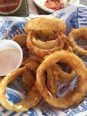 Willie's Grill & Icehouse