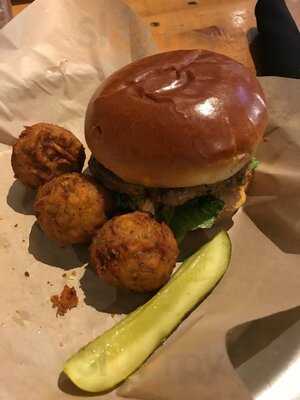 The Howe Daily Kitchen & Bar