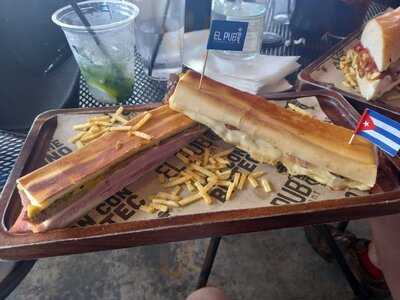 El Pub Restaurant