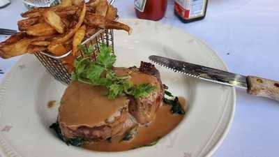 Hunter's Steak & Ale House