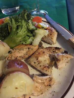 Vinoklet Winery, Restaurant & Vineyard