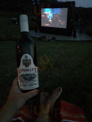 Vinoklet Winery, Restaurant & Vineyard