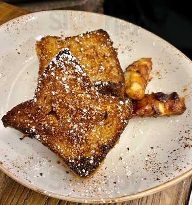 Blue Dog Cookhouse & Bar