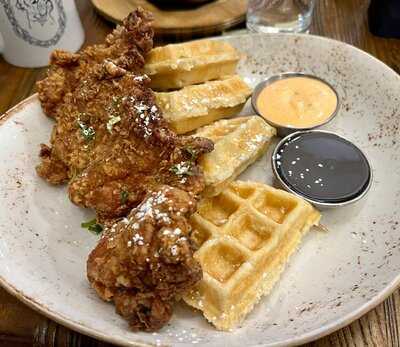 Blue Dog Cookhouse & Bar