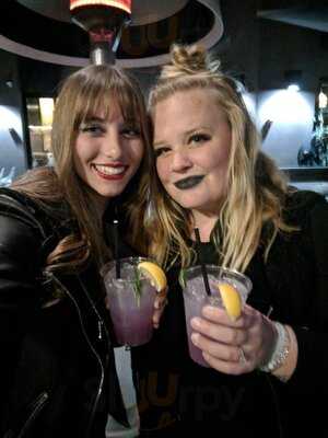 8up Elevated Drinkery & Kitchen