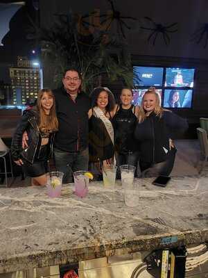 8up Elevated Drinkery & Kitchen