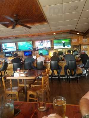 Rooster's Restaurant & Bar