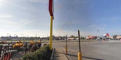 Rooster's Restaurant & Bar