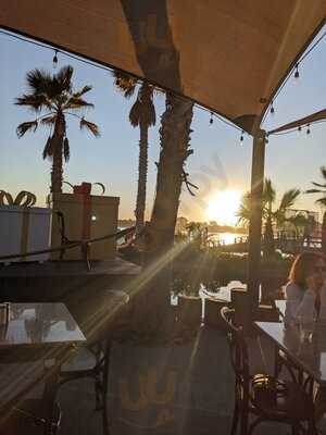 Barefoot Grill & Bar