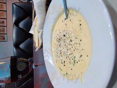 Luna Del Sea Steak & Seafood Bistro