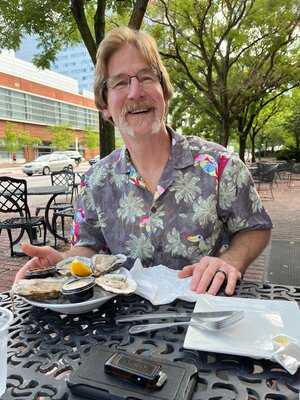 Luna Del Sea Steak & Seafood Bistro