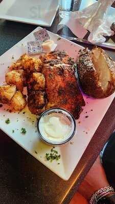 Luna Del Sea Steak & Seafood Bistro