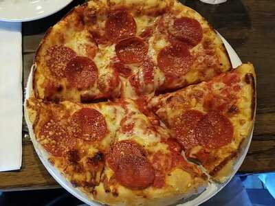 De Santis Bar Grill & Pizza