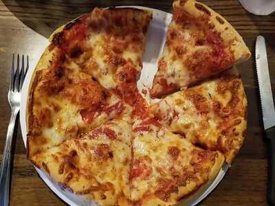 De Santis Bar Grill & Pizza