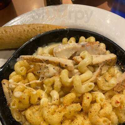 Boston's Restaurant & Sports Bar