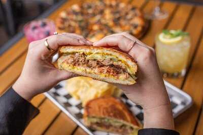 Rusty Bucket Restaurant And Tavern