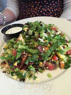 Fran's Filling Station