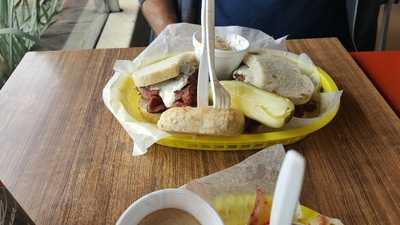 Carl's Delicatessen Restaurant