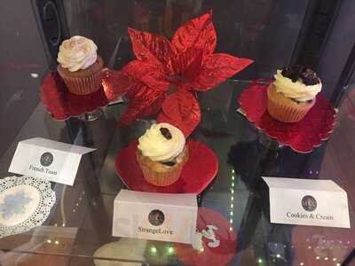 Midnite Confection's Cupcakery