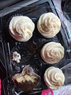 Midnite Confection's Cupcakery