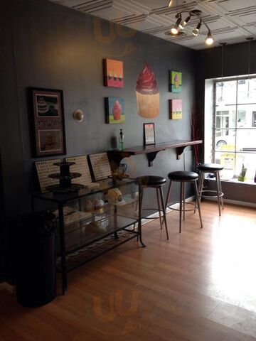 Midnite Confection's Cupcakery