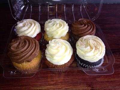 Midnite Confection's Cupcakery