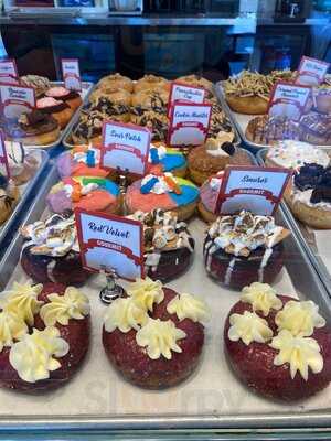 Mojo Donuts & Fried Chicken