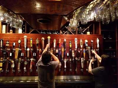 Hough's Taproom & Brewpub