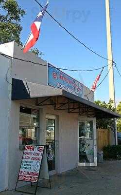 El Bajareque Restaurant