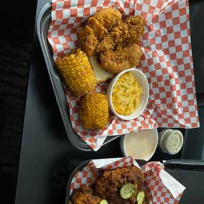 Louie's Hot Chicken And Barbecue