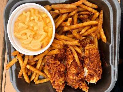 Louie's Hot Chicken And Barbecue